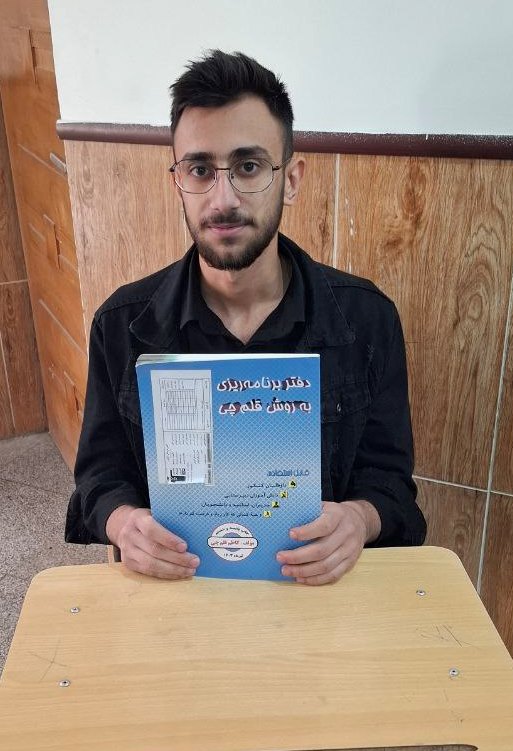 قهرمان پیشرفت، امیرمحمد لطف نژاد دانش آموز مقطع دوازدهم تجربی