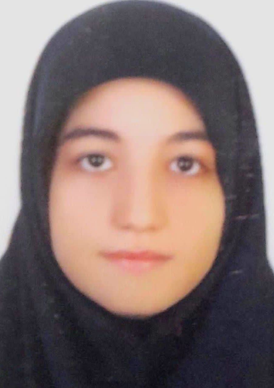 گفتگو با  ریحانه خسروی قهرمان پیشرفت  دانش آموز  پایه  12تجربی