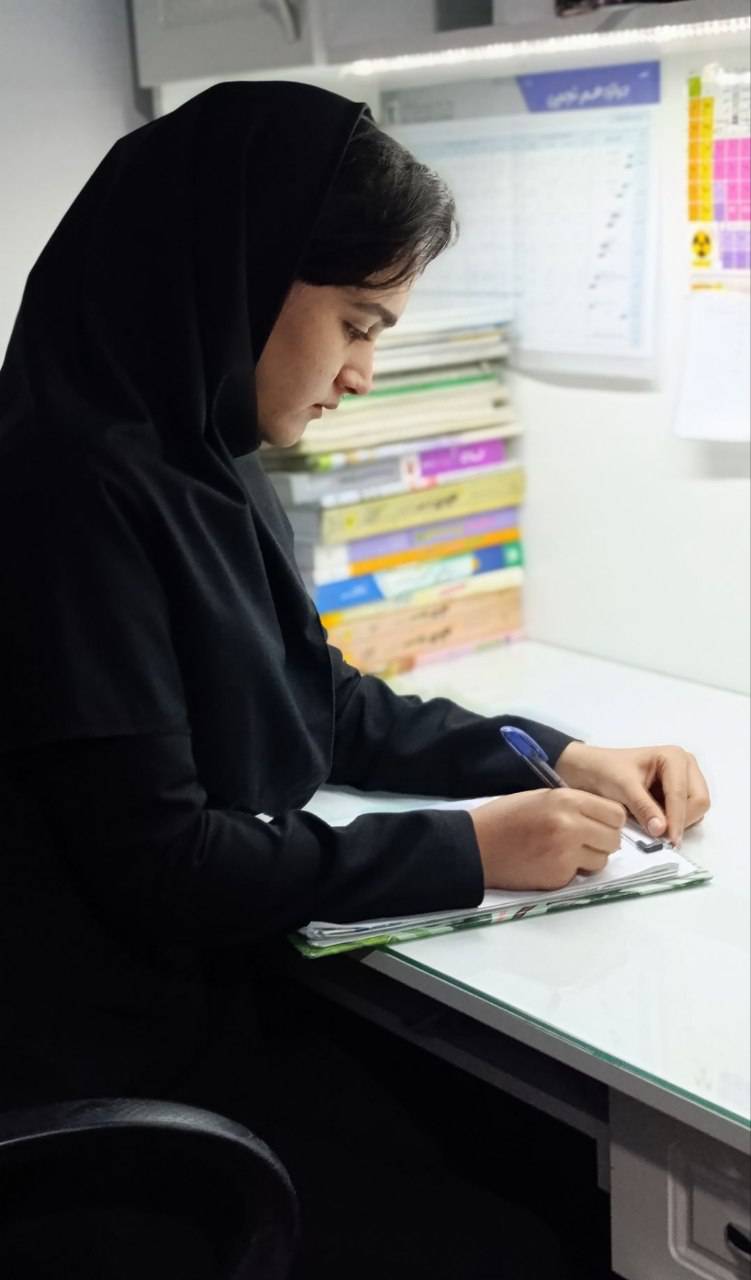 نازنین زهرا رسولی دوازدهم تجربی قهرمان پیشرفت در تابستان و پاییز