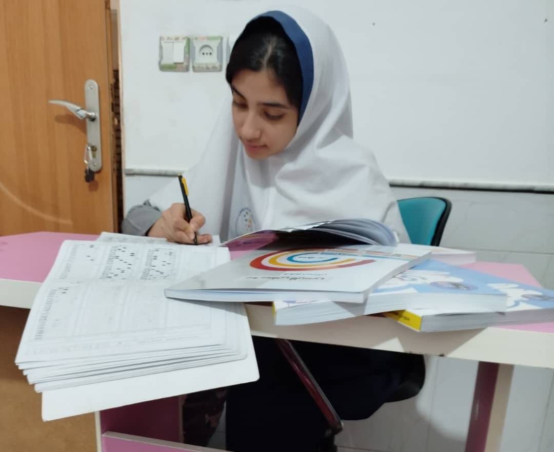 گفتگو با عسل سروش پایه ششم قهرمان پاییزآباده