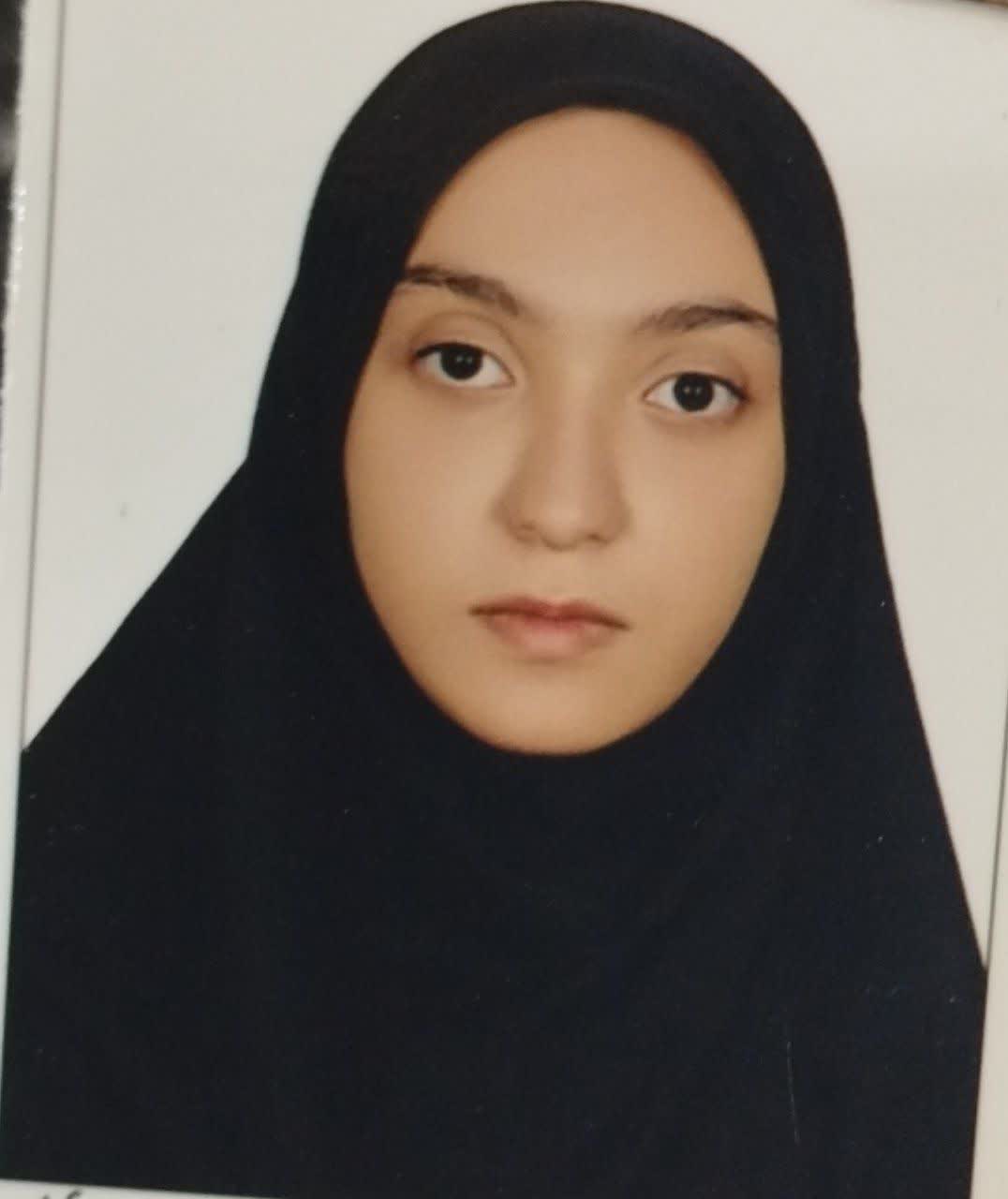 گفت و گو با هانیه زارعان دانش آموز مقطع یازدهم تجربی