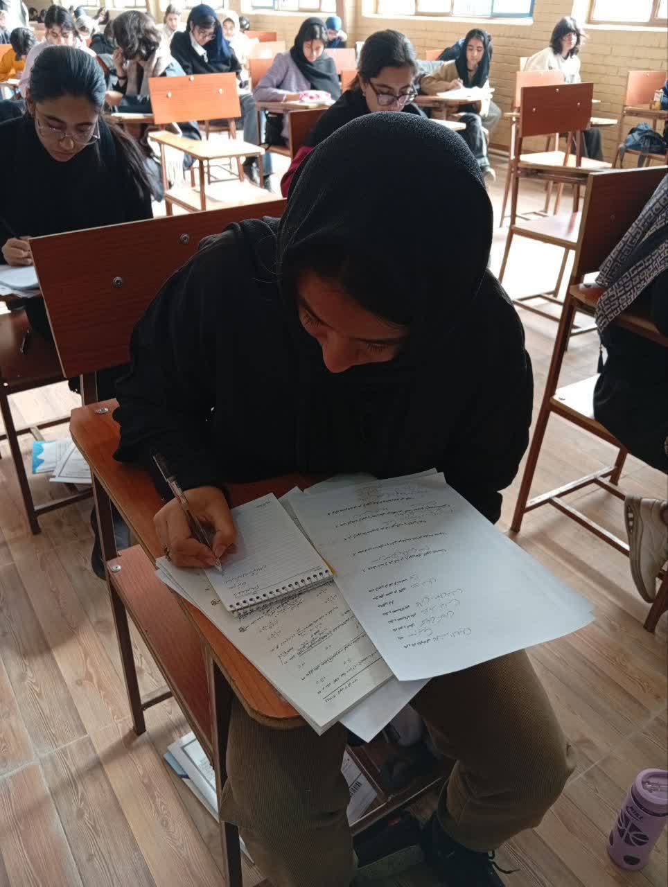 گفتگو با فاطمه افضلی مقدم پایه 10تجربی قهرمان پیوستگی پائیز