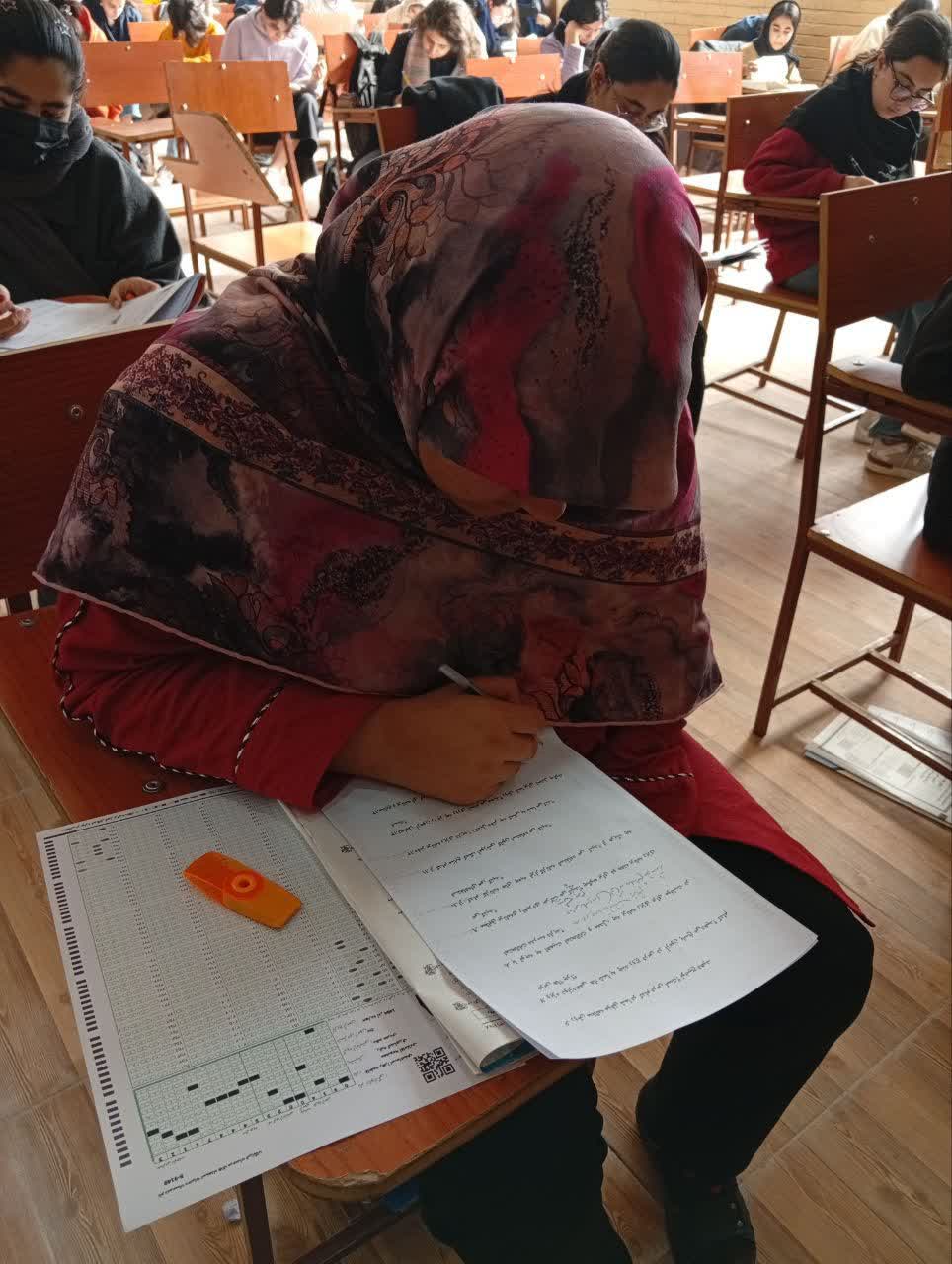 گفتگو با فاطمه زهرا اسماعیلی پایه 10تجربی قهرمان پیوستگی در پائیز