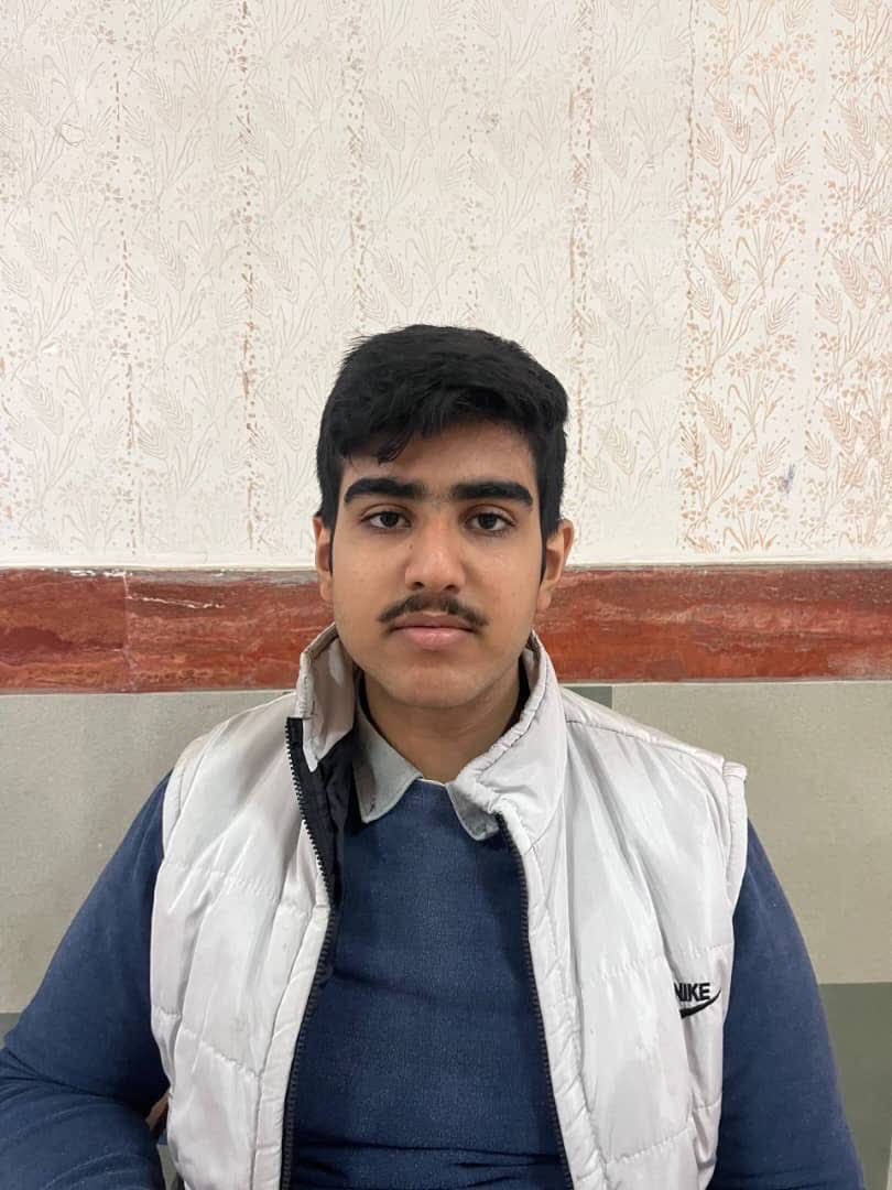 امیر مهدی نیکزاد از کتاب‌های سه سطحی و پرتکرار استفاده می‌کنم