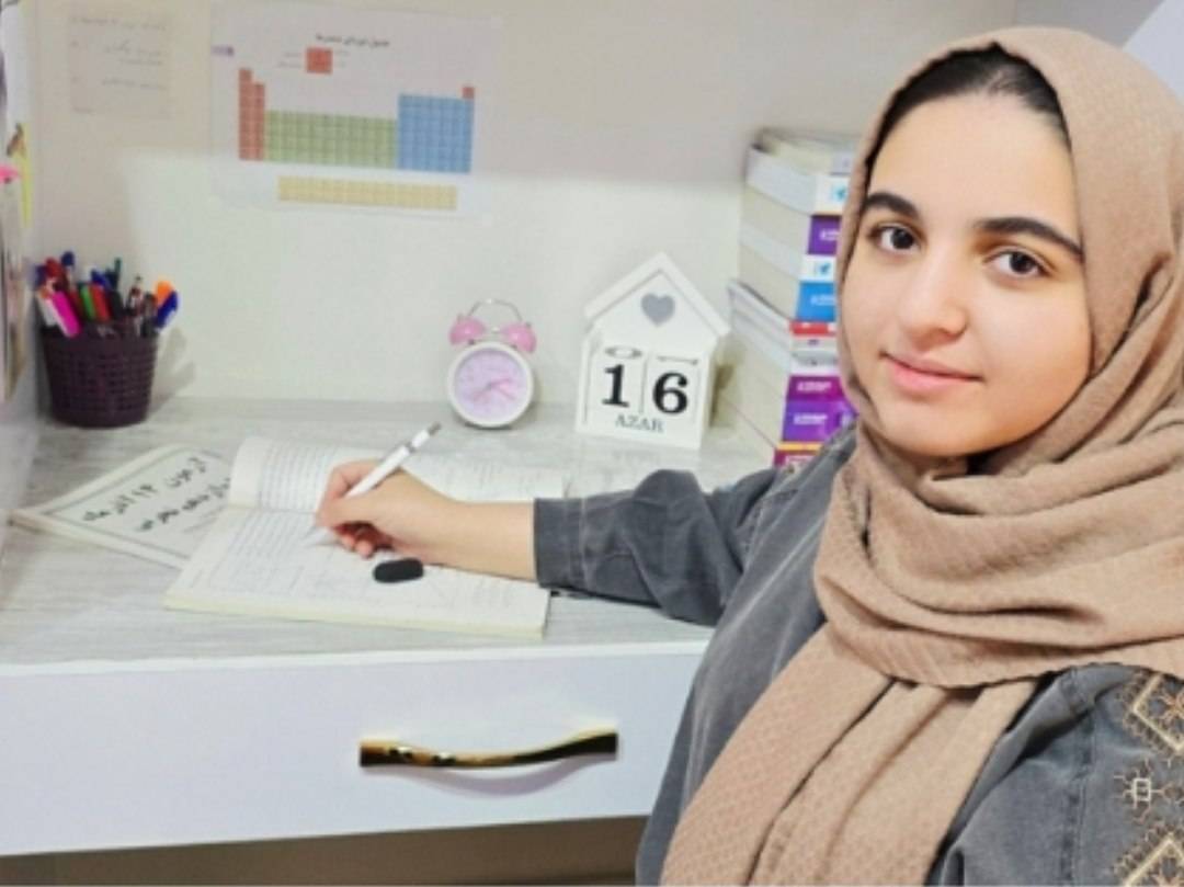 گفت و گو با مهدیه کیانی فارغ التحصیل تجربی؛ قهرمان پیوستگی