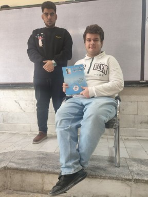 قهرمان پیوستگی:گفتگو با صالح سیفی پایه دوازدهم انسانی