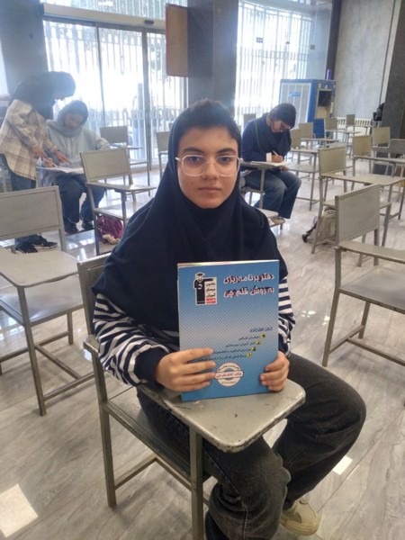 گفتگو با عسل گلشنی پایه 12تجربی قهرمان پیوستگی در پائیز