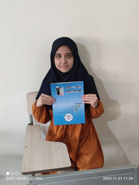 گفتگو با فاطمه نصیری پایه 12تجربی قهرمان پیوستگی در پائیز