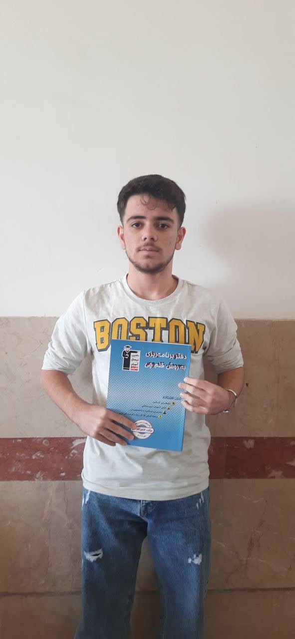 گفتگو با محمدطاها رحمان نژاد پایه 11تجربی قهرمان پیوستگی در پائیز