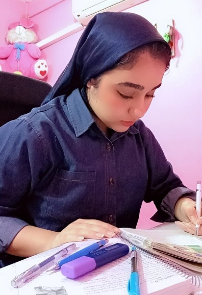 زهرا کریمی نژاد با برنامه‌ریزی راهبردی و استمرار به سوی کنکور