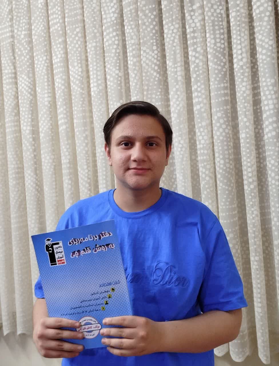 گفتگو با مهدی شفیعی پایه 11انسانی قهرمان پیوستگی در پائیز