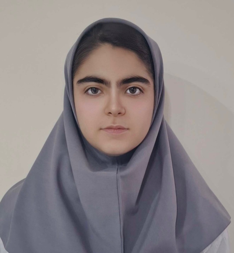 آنیتا احدی:شرکت در آزمون‌ها باعث مرور منظم‌تر درس‌ها شد