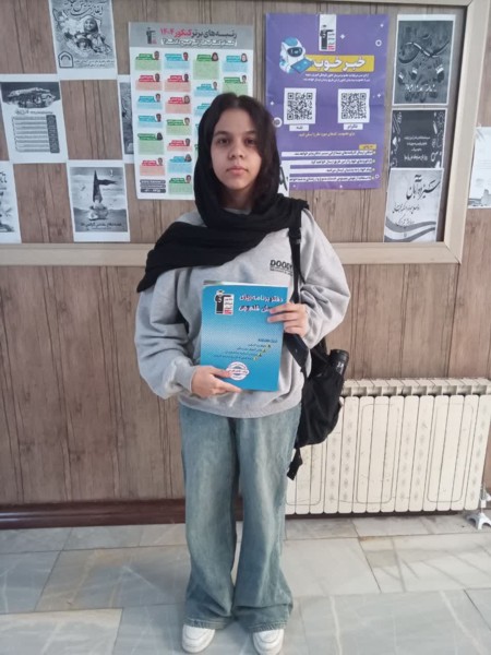 گفتگو با زهرا ملکی پایه 12هنرستان قهرمان پیوستگی در پائیز