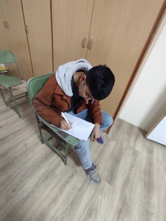 مصاحبه دانش اموزمهدی یاری دهم تجربی از تبریز