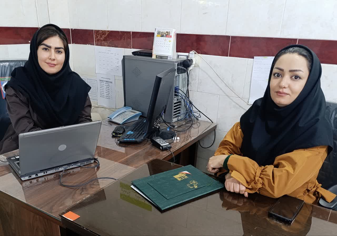 مادری که از عشق تحصیل فرزندش پشتیبان شد