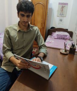 پویا قاسمی قهرمان پیشرفت پایه دهم تجربی از شهرکرد