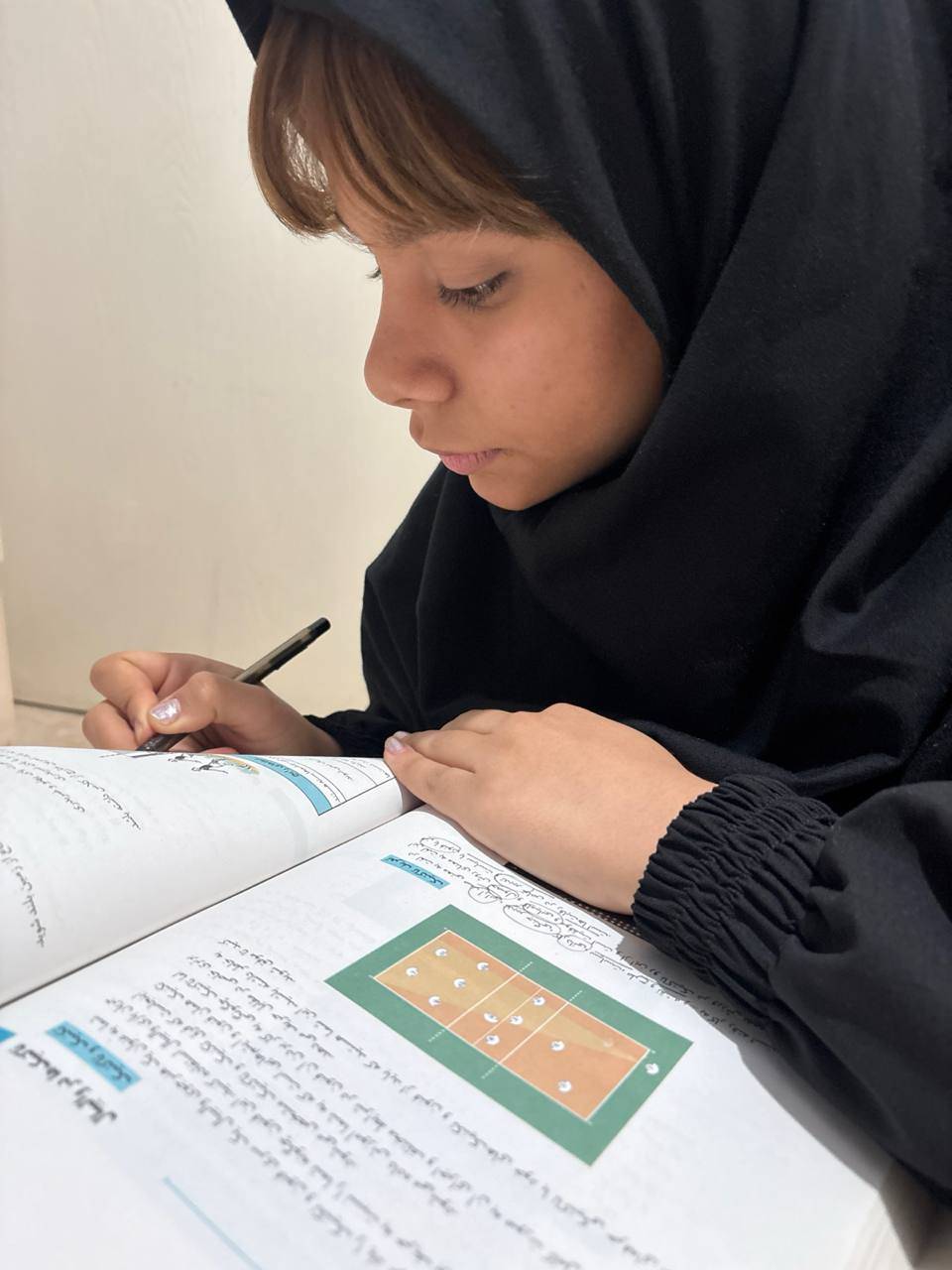 گفتگو با آیدا خدابخشی قهرمان آبان ماه