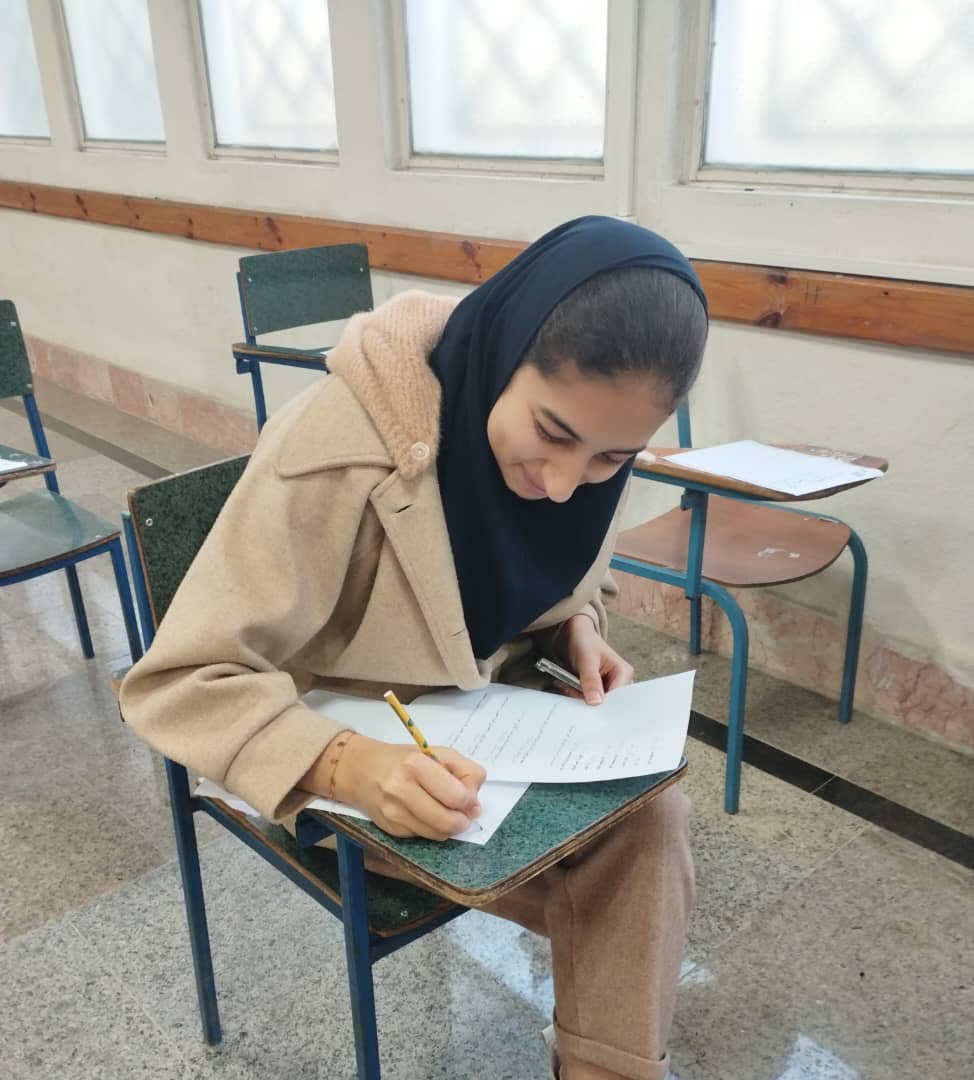 مصاحبه با نگین ابراهیمی؛ قهرمان پیوستگی دهم تجربی