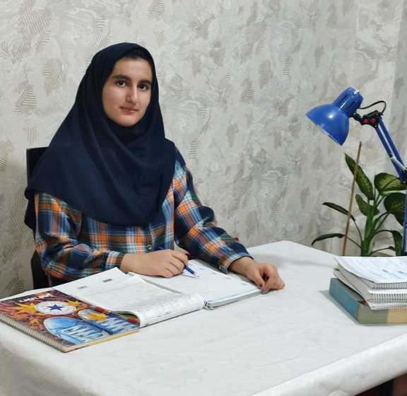 گفت‌وگو با دنیا کرمی دوازدهم تجربی از کرمانشاه