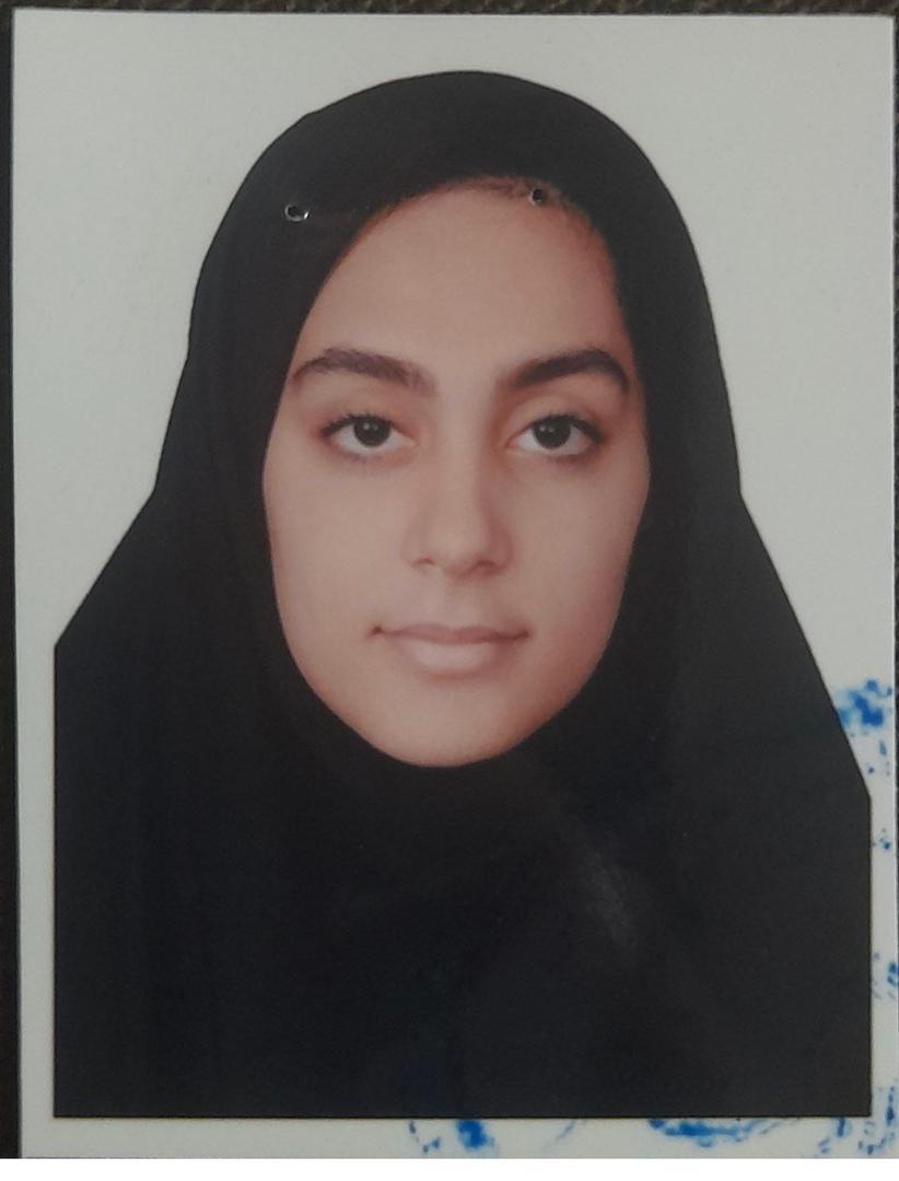 پریماه کاظمی فیلم‌های آموزشی تحلیل را از سایت کانون می‌بینم