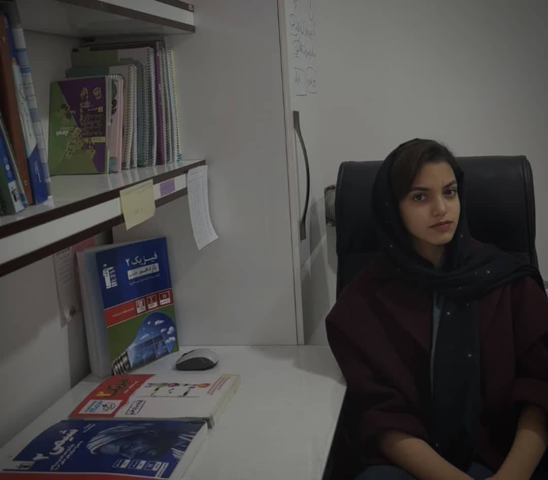 گفتگوبا مبینا گلشن یازدهم تجربی  قهرمان پاییز آباده