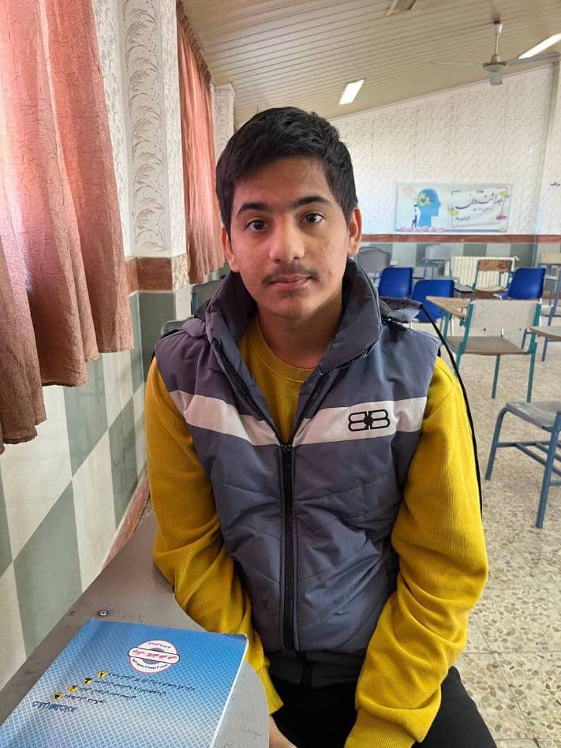 طاها رضوی از روش مطالعه موفق خود در درس شیمی می‌گوید