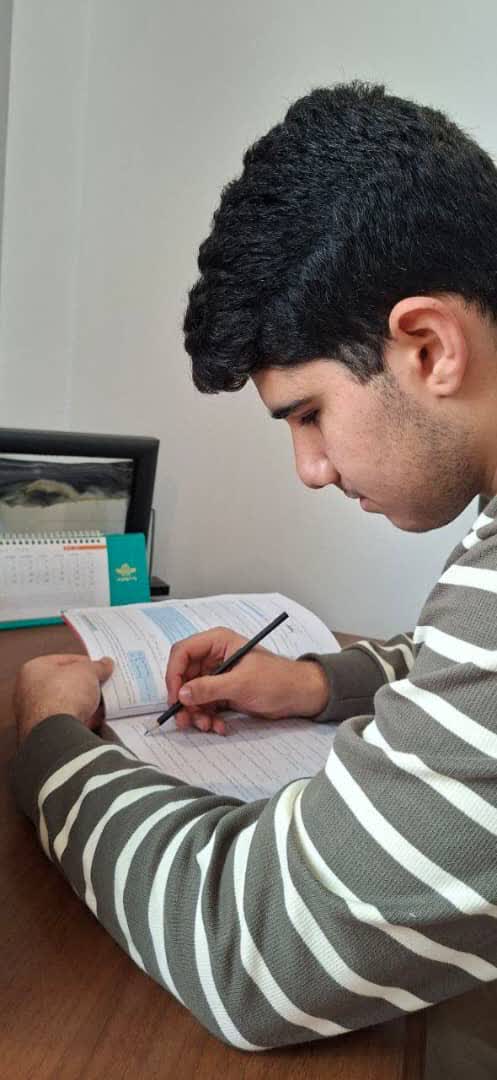 سید کسری موسوی از روش مطالعه موفق خود در درس شیمی می‌گوید