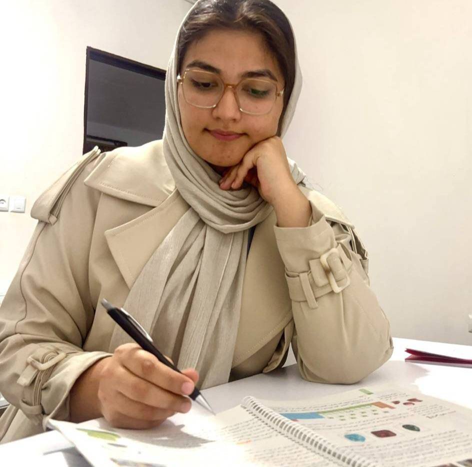 یسنا یاری؛ نظم، تلاش و تحلیل برای موفقیت در کنکور و امتحانات