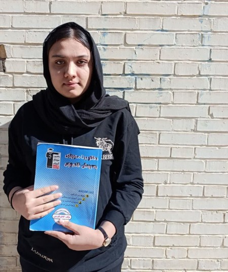 گفتگو با الهام قاضی زاده پایه 11انسانی قهرمان پیوستگی در پائیز