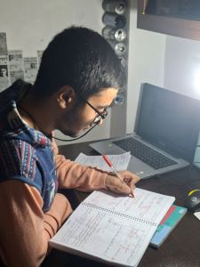 رضا قائدامینی قهرمان پیشرفت دهم تجربی از شهرکرد