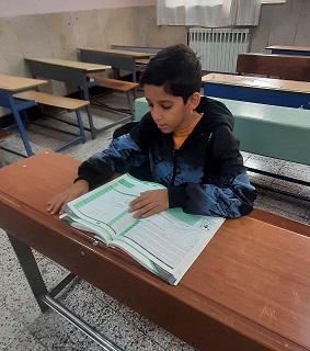 گفتگو با آراز عجم دانش آموز پنجم شاهرودی که تمرین و تست کم میاره