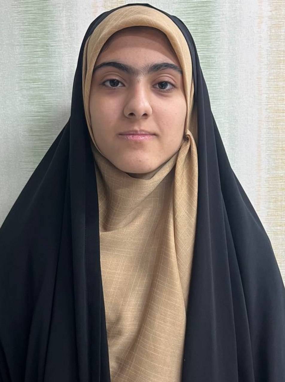 ریحانه الهامی دانش آموز پایه نهم موفق شهرستان ملارد