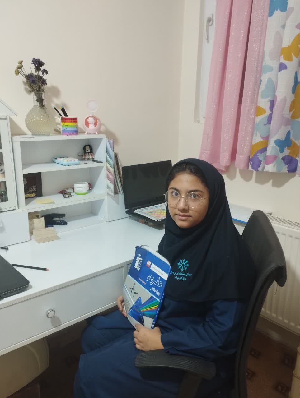 گفت وگو با افرا نعلبندزاده قهرمان مهر ماه هشتم از میانه