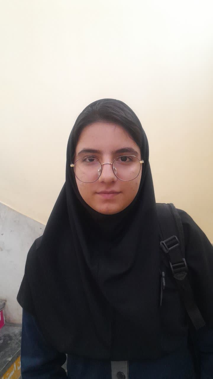 گفتگو و مصاحبه با اسرا شمشه چی دانش آموز برتر از شهر ملکان.