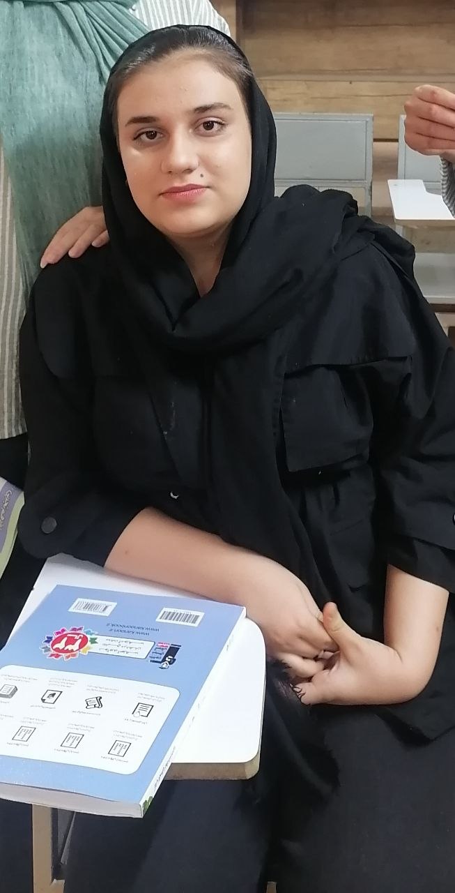 گفتگو با فاطمه السادات هاشمی پایه 12تجربی با 3سال عضویت کانون