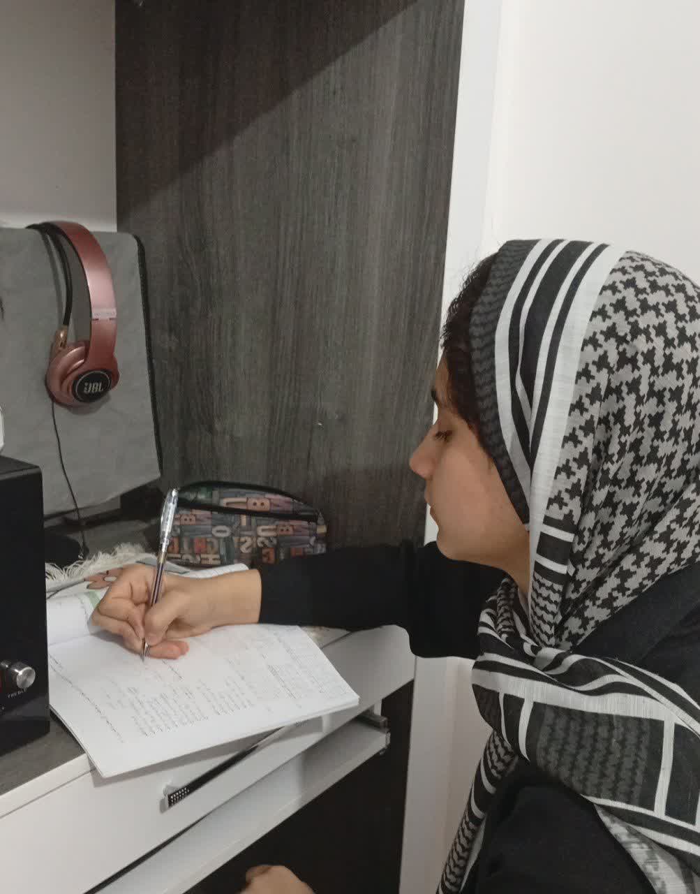 گفت و گو بازینب کویری - دانش آموز پرتلاش یازدهم انسانی