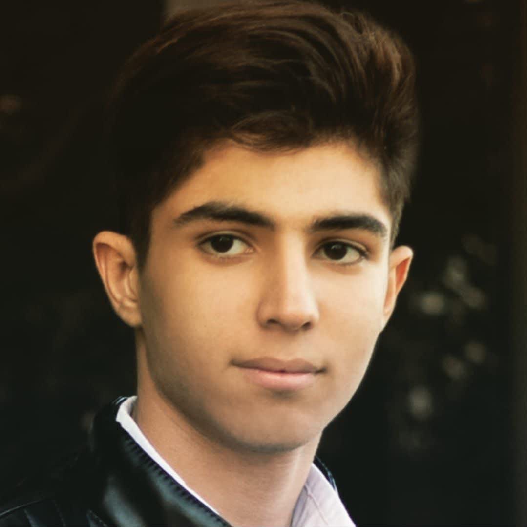 گفت و گو با مجتبی عباسپورمقدم -دانش آموز پر تلاش 12 انسانی