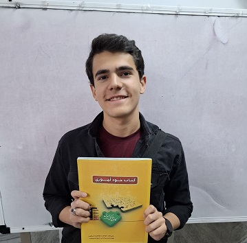 گفت و گو با امیرحسین امین زاده دانش آموز رشته تجربی پایه یازدهم