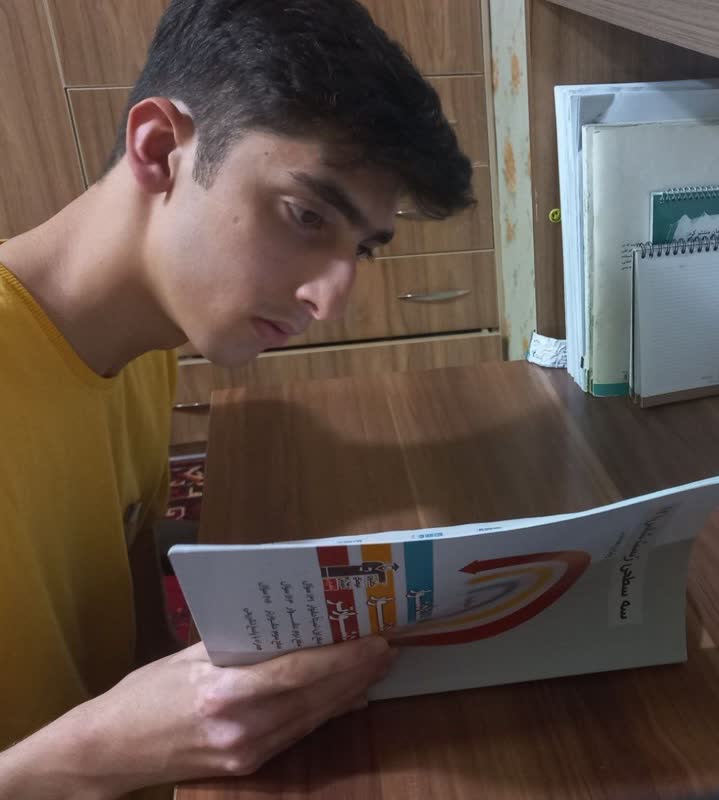 قهرمان پاییز:گفتگو با امیرمهدی حسین پور پایه دوازدهم تجربی