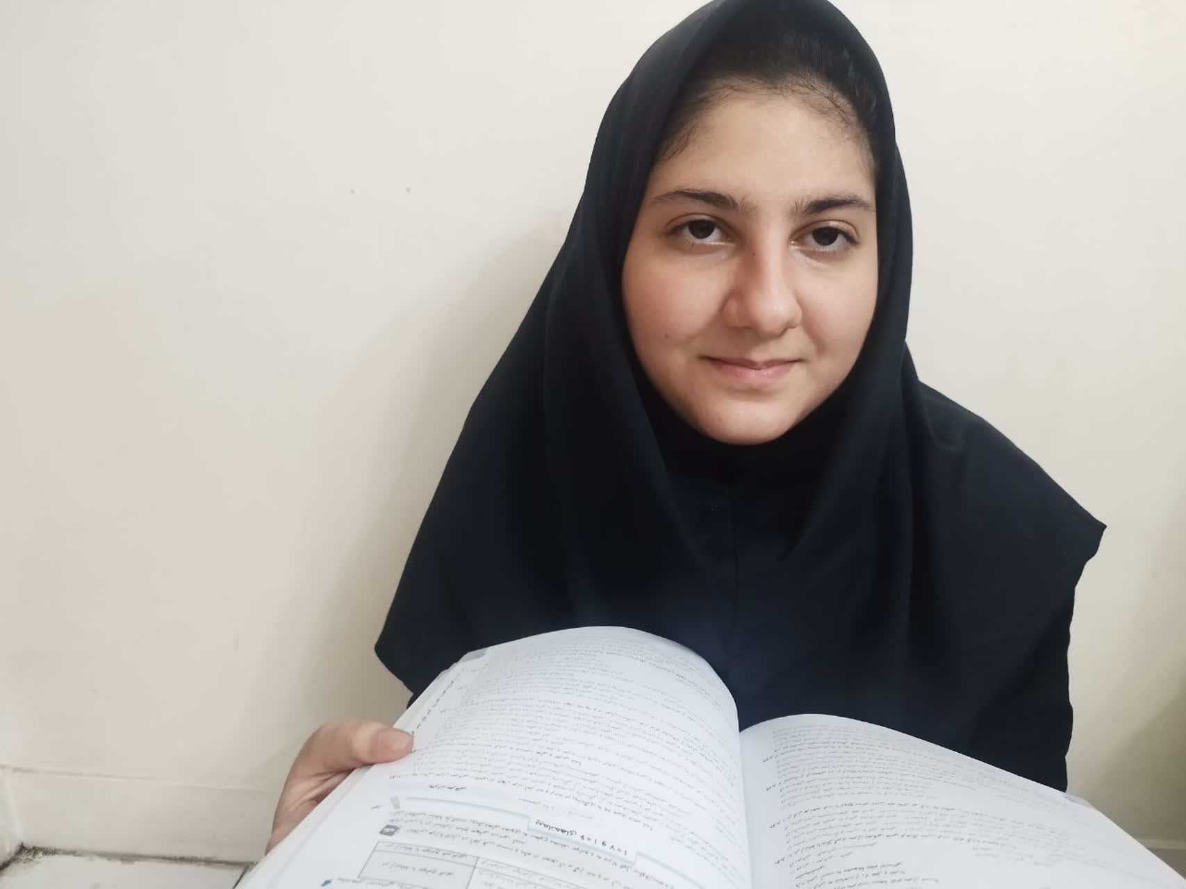 گفتگو و مصاحبه با سارا ملکی دانش آموز دوازدهم انسانی