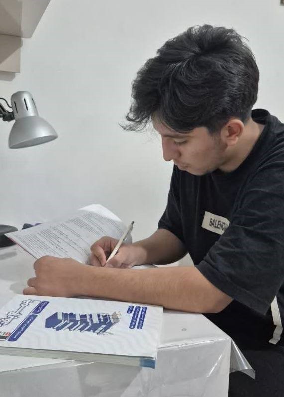 قهرمان پاییز:گفتگو با متین شاعری پایه دوازدهم تجربی