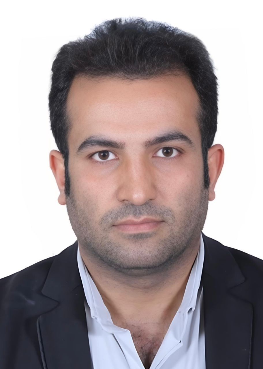 گفتگو با مجتبی کشاورز دبیر شیمی منطقه پنج تهران