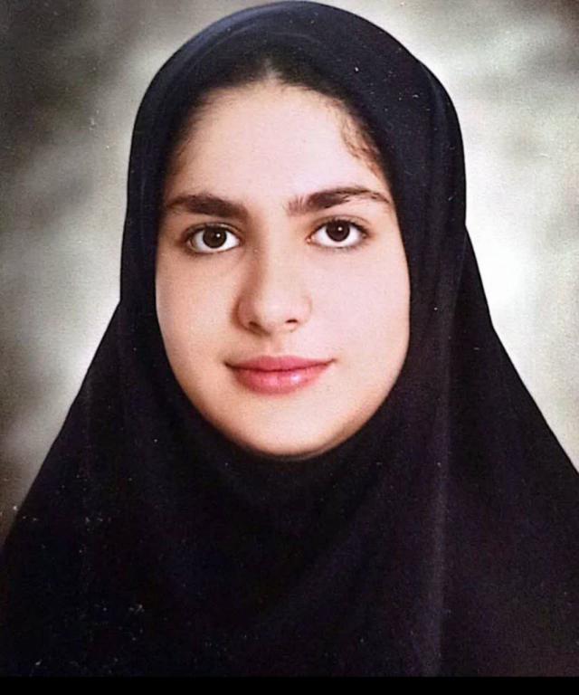 گفتگو با ثمین ملک محمودی دانش آموز مقطع دوازدهم ریاضی