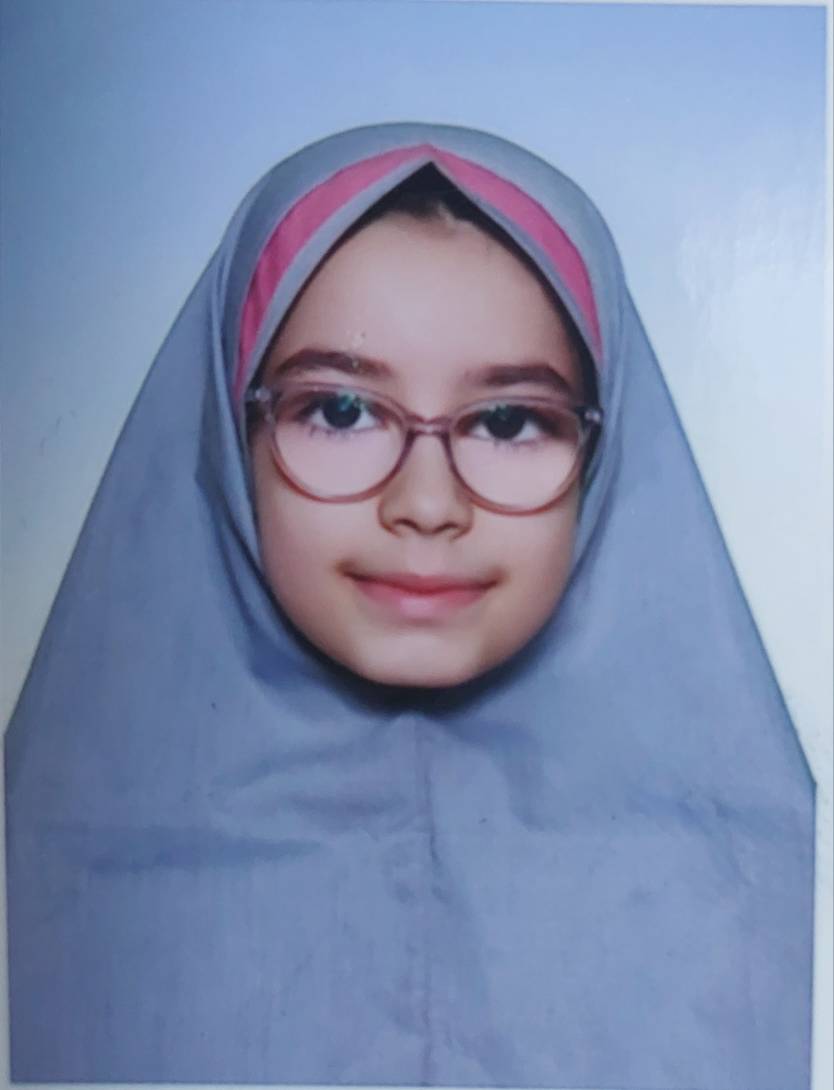 گفت وگو با دانش اموز قهرمان پیشرفت ساینا دارابی