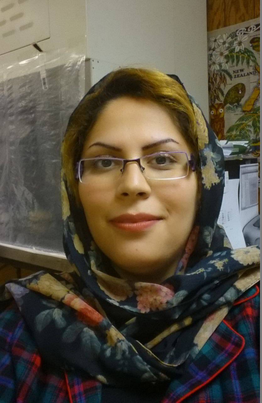 گفتگو با دکتر فاطمه حجتی دبیر زیست شناسی تهران