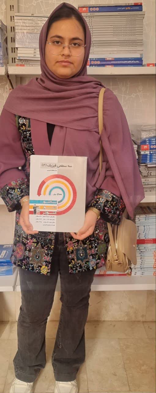 گفت وگو با فرشته السادات حسینی پایه یازدهم تجربی قهرمان پاییز