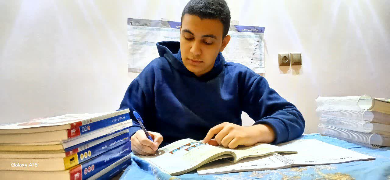 گفت و گو با عرفان پامیلی- دانش آموز پرتلاش 12 تجربی