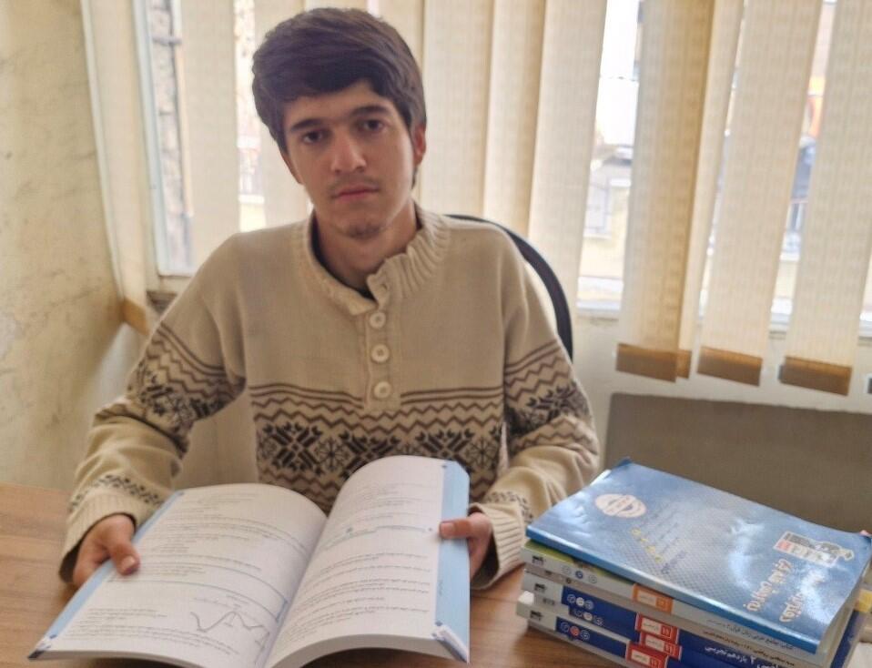 گفتگو با قهرمانان پیوستگی پاییز،عطاء الله قانع پایه یازدهم تجربی