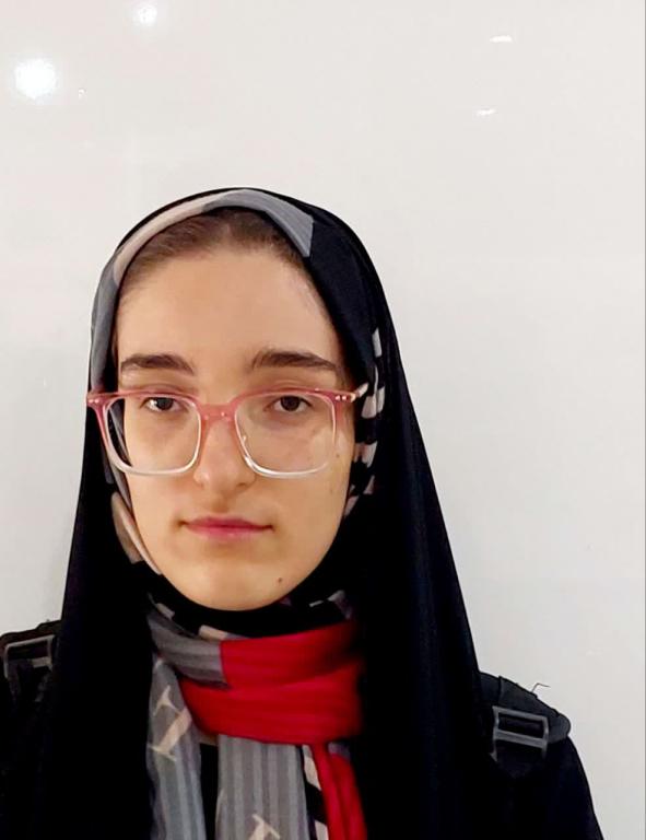 گفتگو با فرزانه نظریان ، دانش اموز هدفمند گروه انسانی