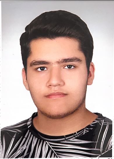 قهرمان پاییز، کوروش آذرسرشت دانش آموز مقطع دوازدهم تجربی از مشهد